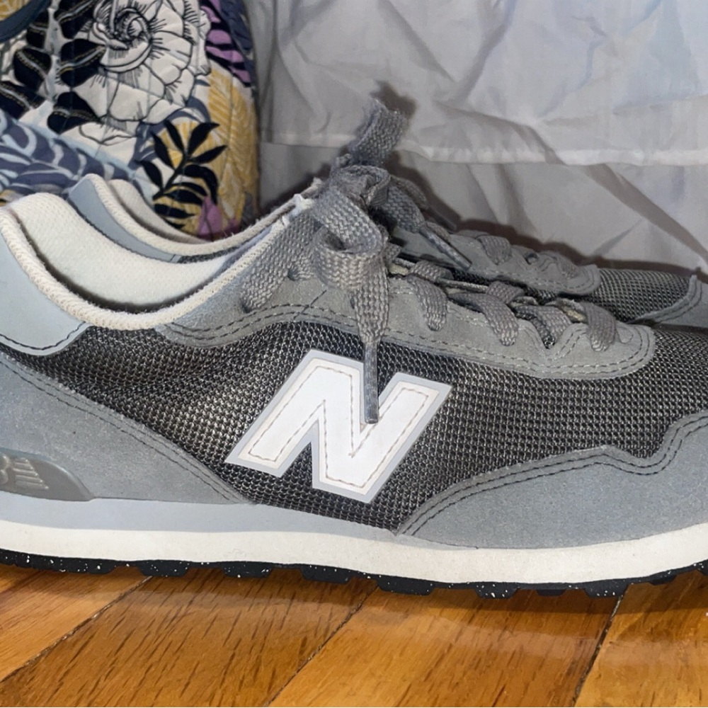 Women’s or kids New Balance 515 size 5 kids or size 7 women’s.